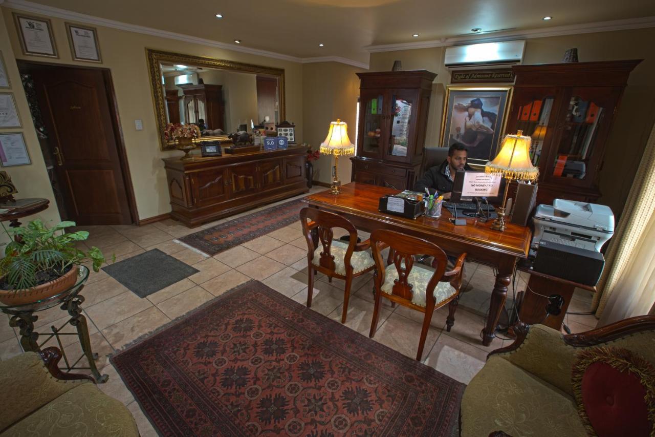 Le Cozmo Guesthouse Johannesburg Exterior photo