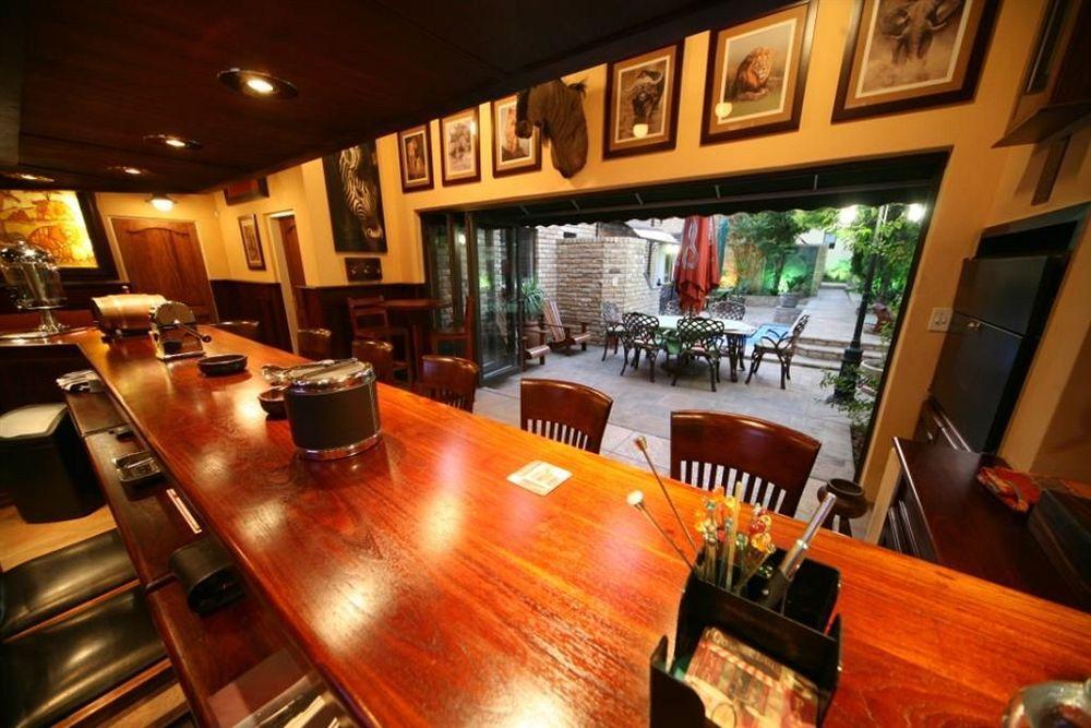 Le Cozmo Guesthouse Johannesburg Exterior photo