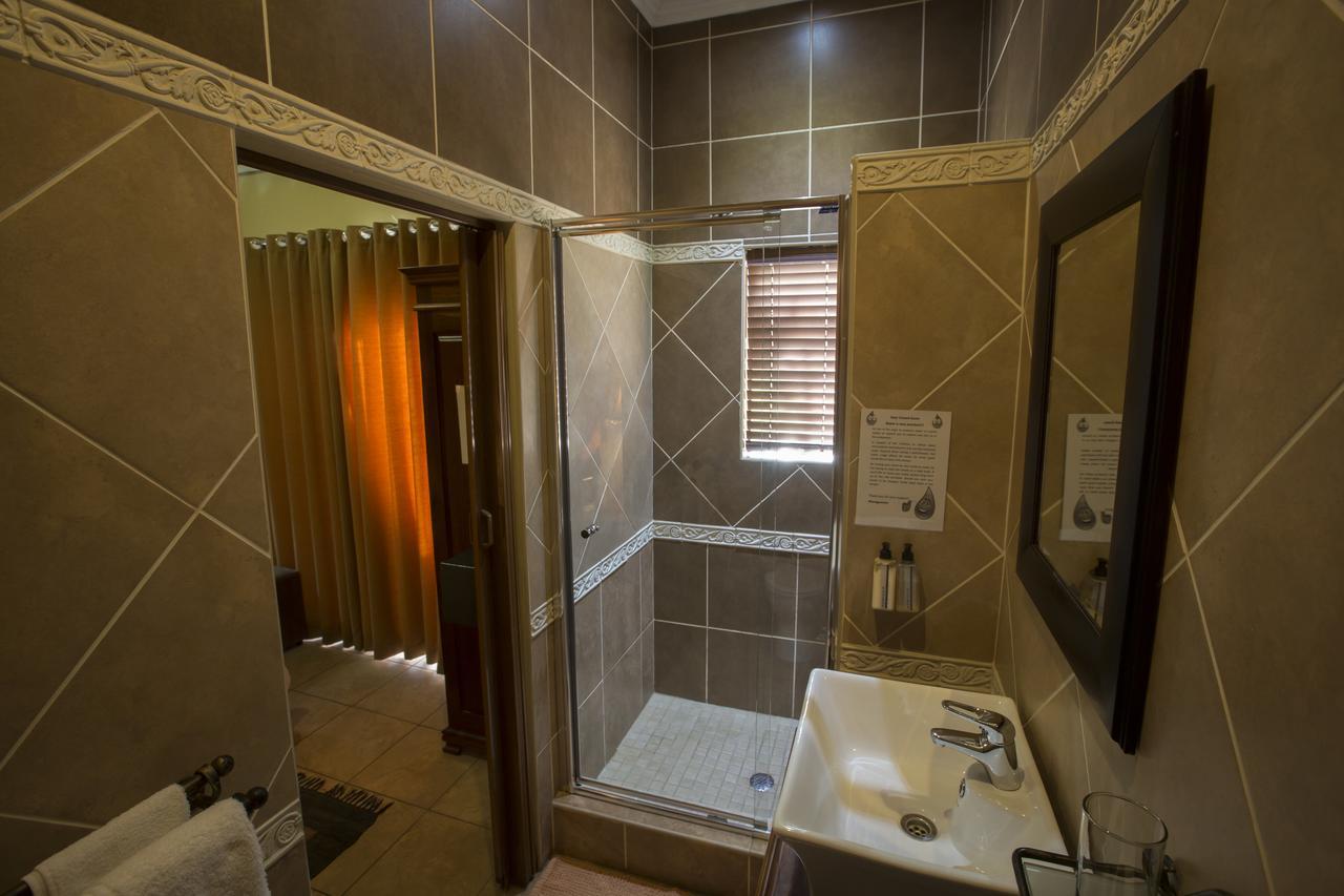 Le Cozmo Guesthouse Johannesburg Exterior photo