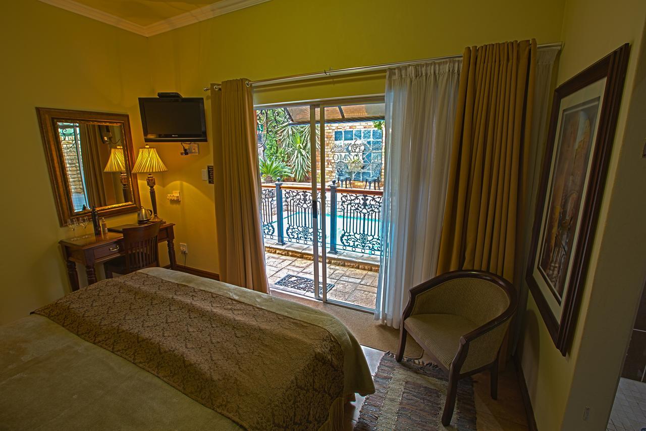 Le Cozmo Guesthouse Johannesburg Exterior photo