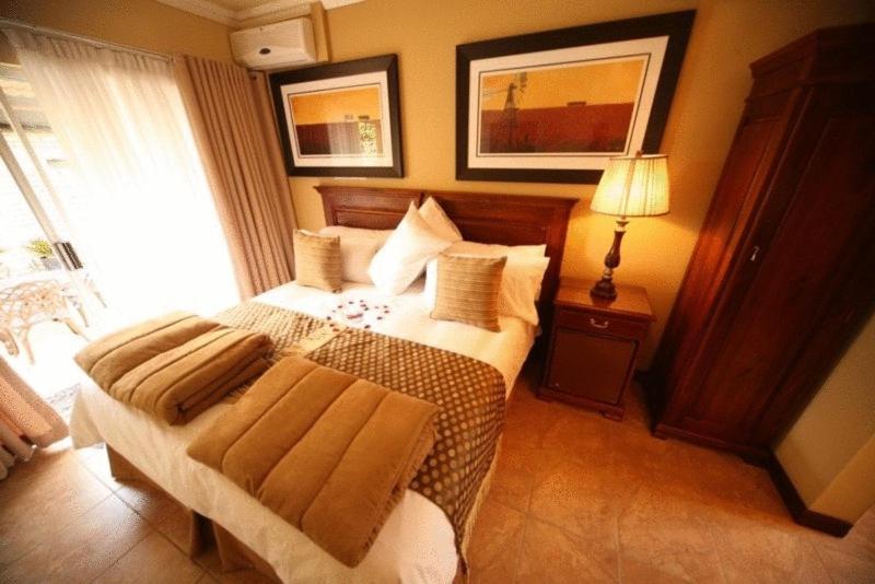 Le Cozmo Guesthouse Johannesburg Exterior photo