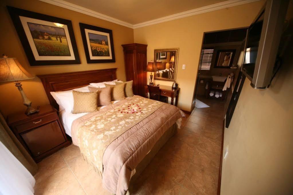 Le Cozmo Guesthouse Johannesburg Exterior photo