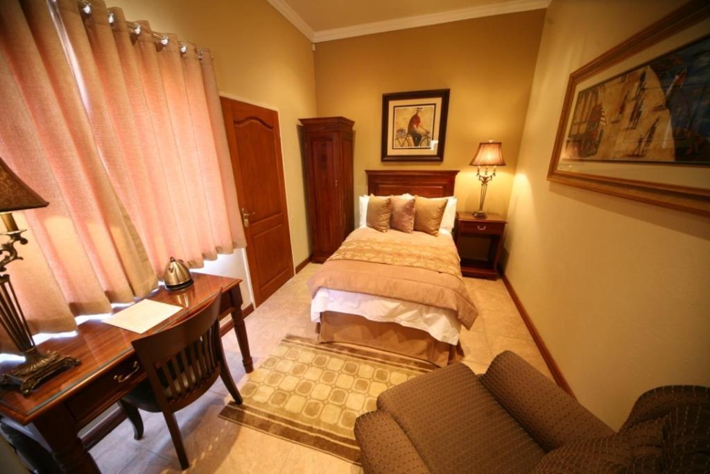Le Cozmo Guesthouse Johannesburg Exterior photo